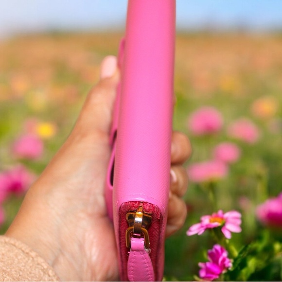 Prada Milano Saffiano Fiocco Leather Zip
Around Continental Bow Wallet - Picture 10 of 12